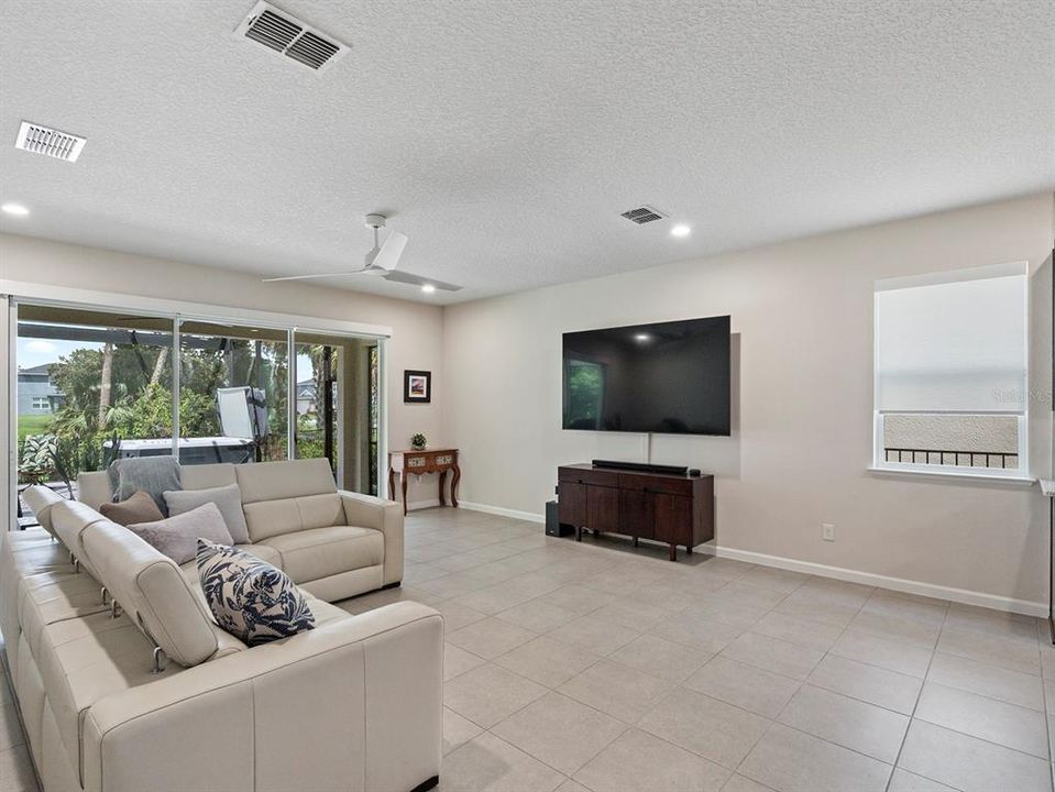 En Venta: $649,000 (3 camas, 2 baños, 2866 Pies cuadrados)