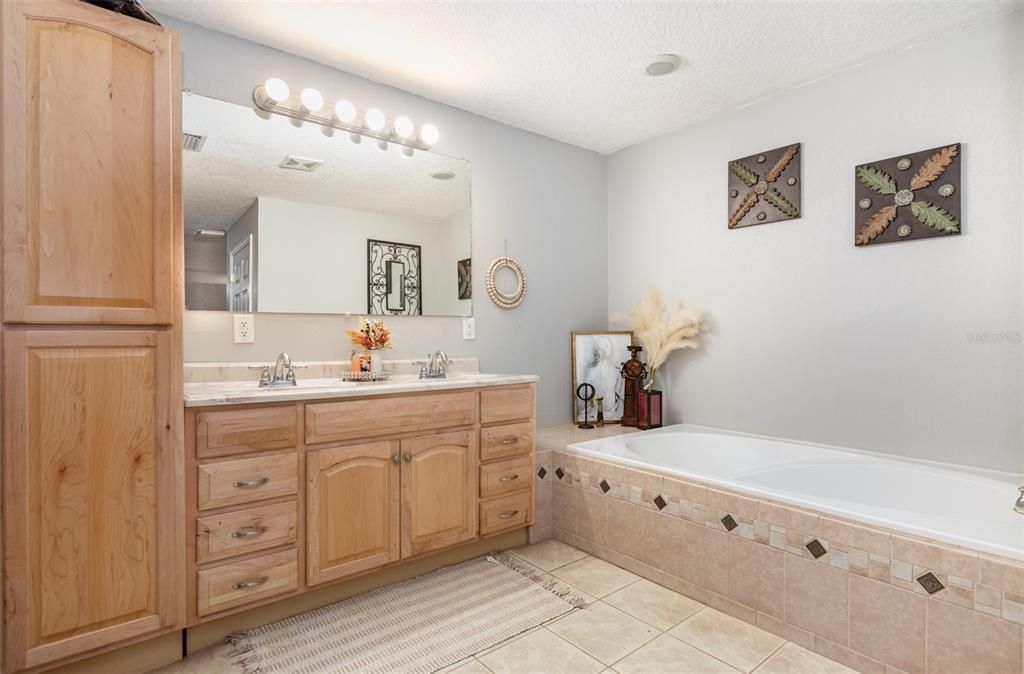 На продажу: $540,000 (4 спален, 3 ванн, 2225 Квадратных фут)