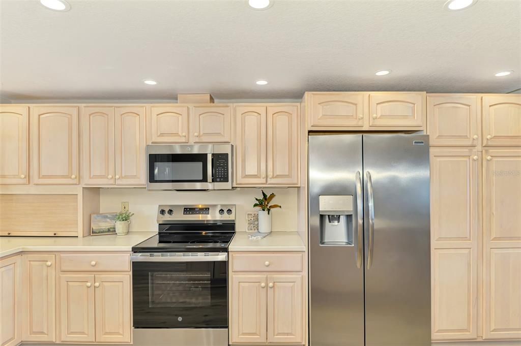 For Sale: $709,900 (2 beds, 2 baths, 1458 Square Feet)