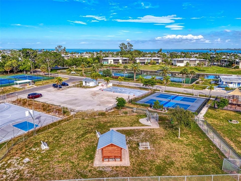 For Sale: $709,900 (2 beds, 2 baths, 1458 Square Feet)