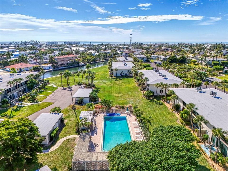 For Sale: $709,900 (2 beds, 2 baths, 1458 Square Feet)