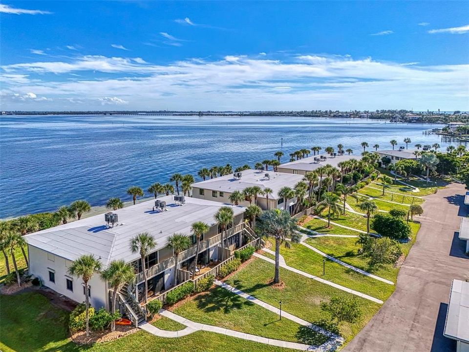 For Sale: $709,900 (2 beds, 2 baths, 1458 Square Feet)