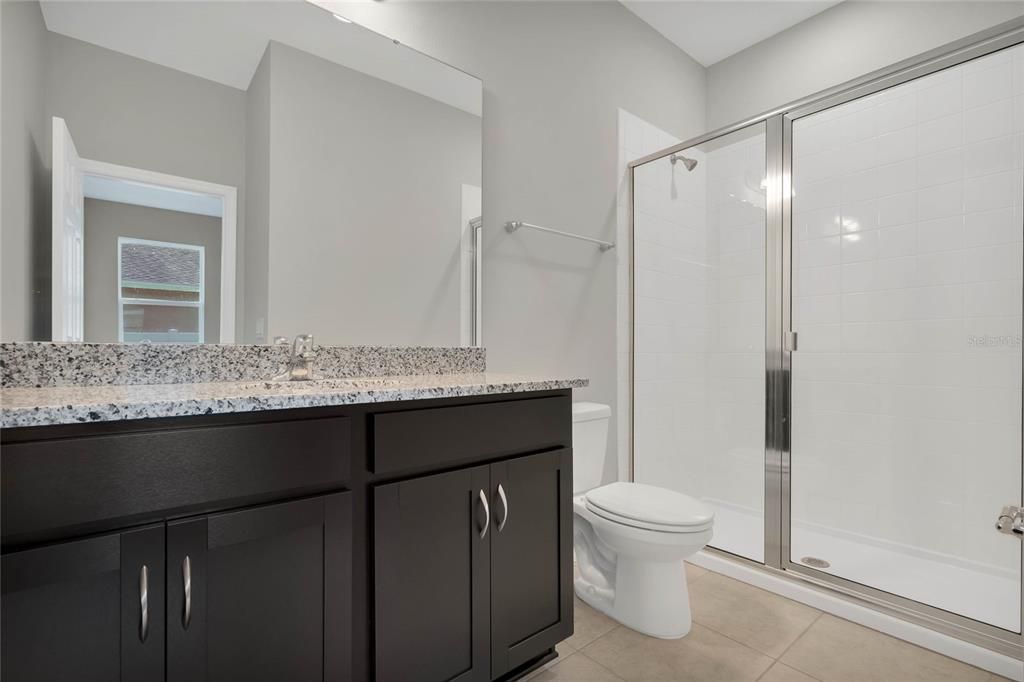 合同活跃: $311,990 (4 贝兹, 3 浴室, 2001 平方英尺)