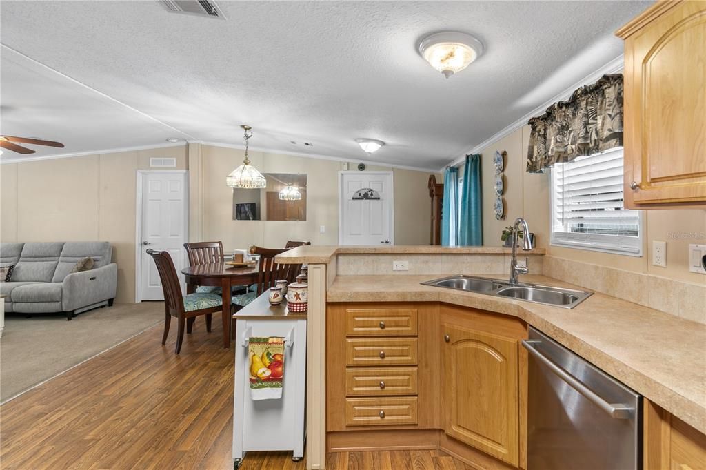 For Sale: $250,000 (4 beds, 2 baths, 1399 Square Feet)