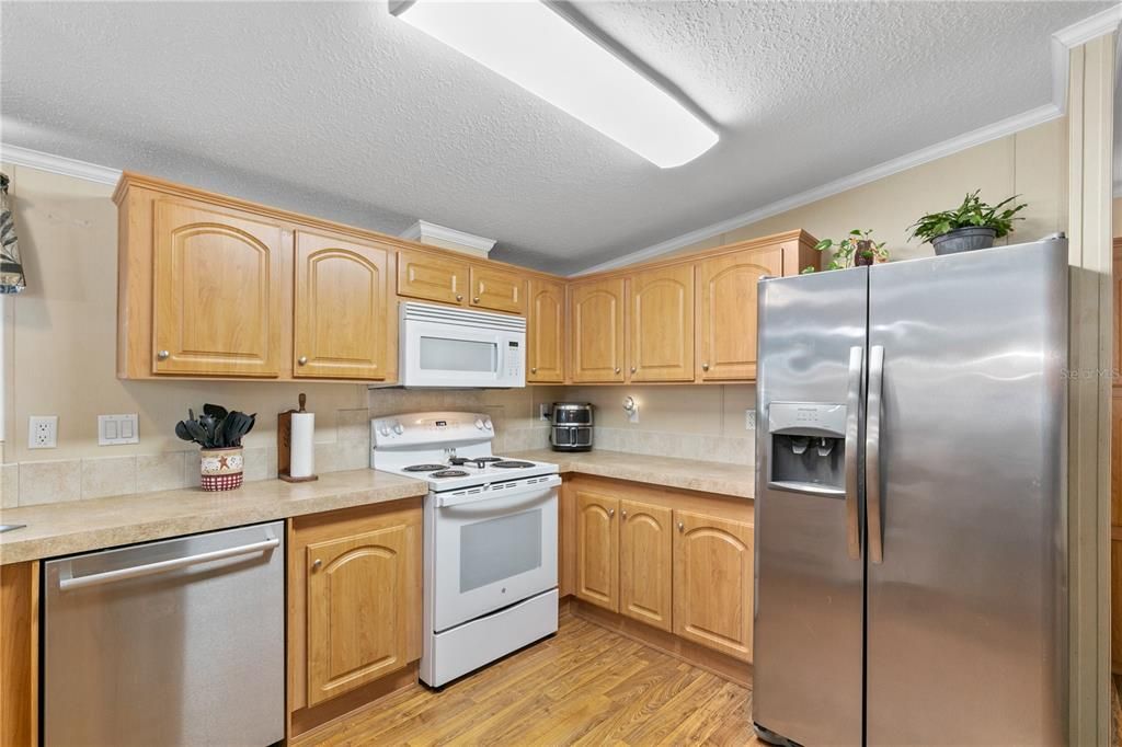 For Sale: $250,000 (4 beds, 2 baths, 1399 Square Feet)