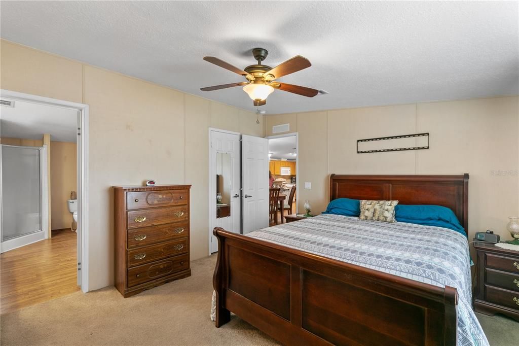 For Sale: $250,000 (4 beds, 2 baths, 1399 Square Feet)