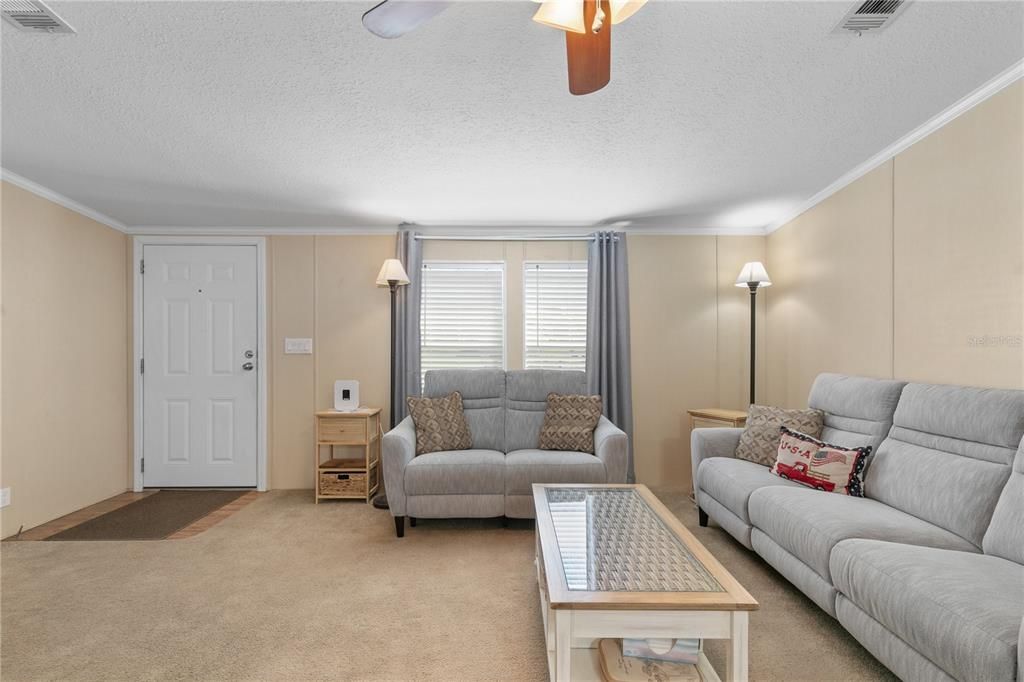 For Sale: $250,000 (4 beds, 2 baths, 1399 Square Feet)