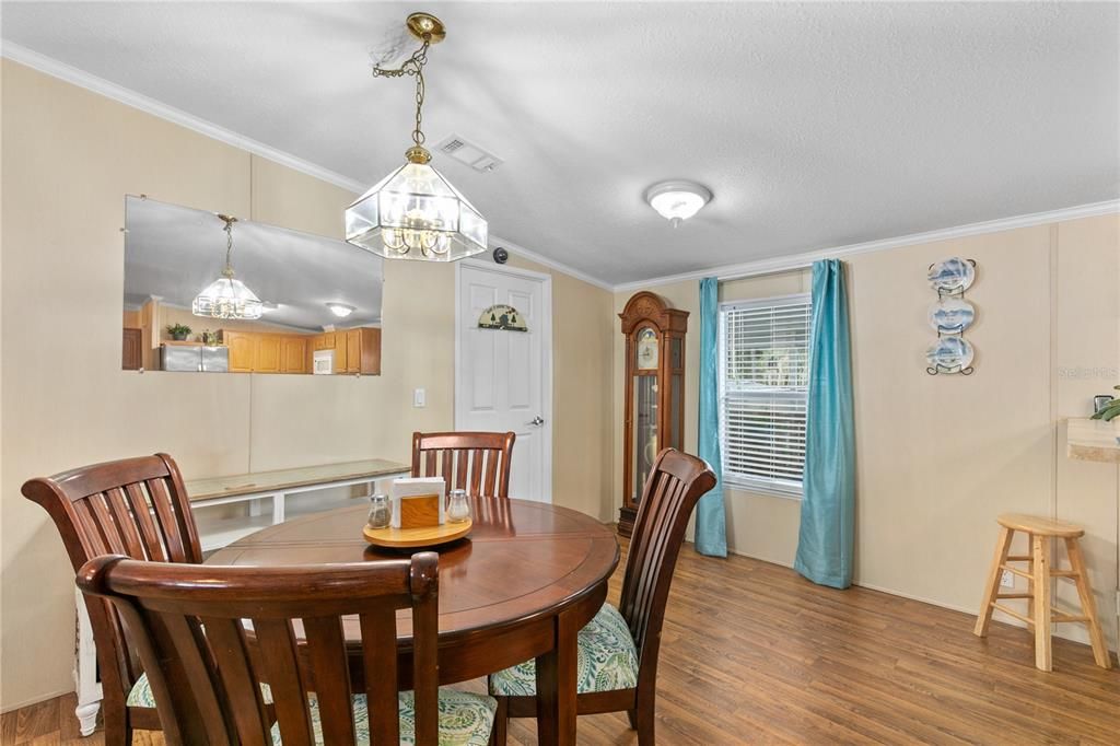 For Sale: $250,000 (4 beds, 2 baths, 1399 Square Feet)