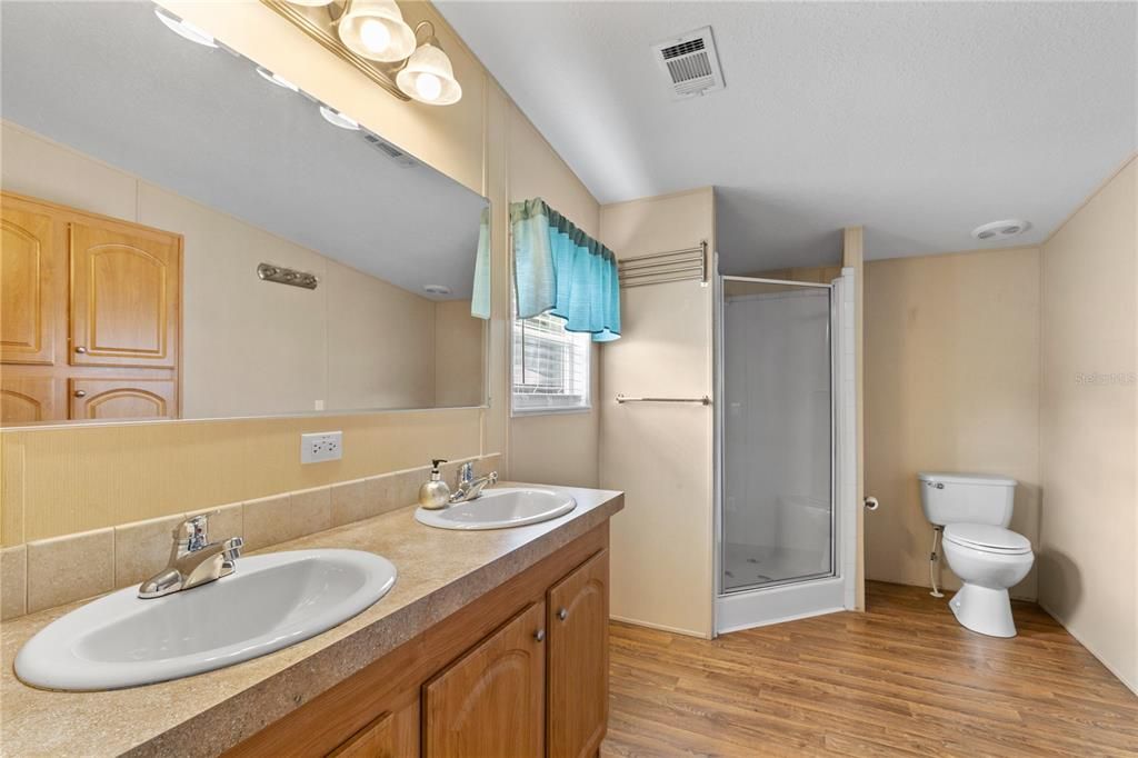 For Sale: $250,000 (4 beds, 2 baths, 1399 Square Feet)