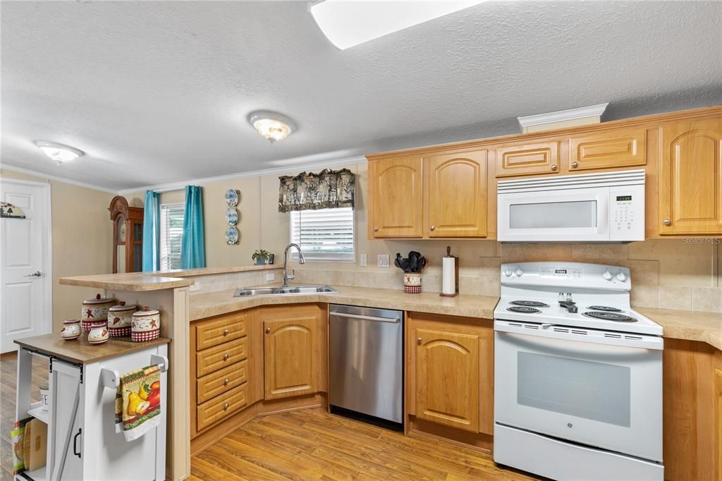 For Sale: $250,000 (4 beds, 2 baths, 1399 Square Feet)