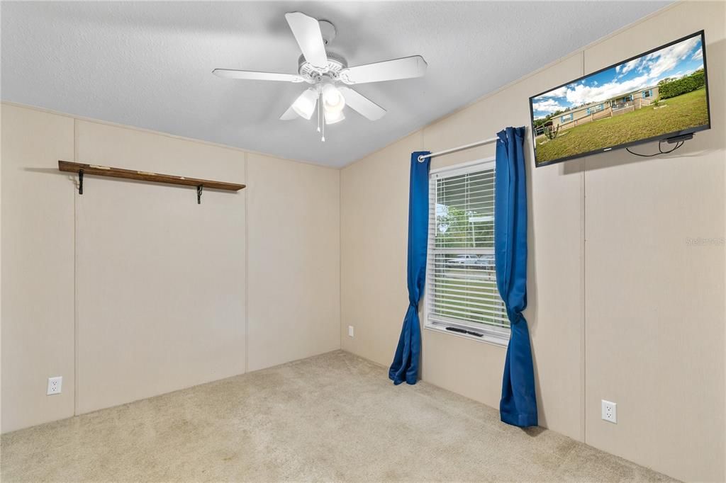 For Sale: $250,000 (4 beds, 2 baths, 1399 Square Feet)