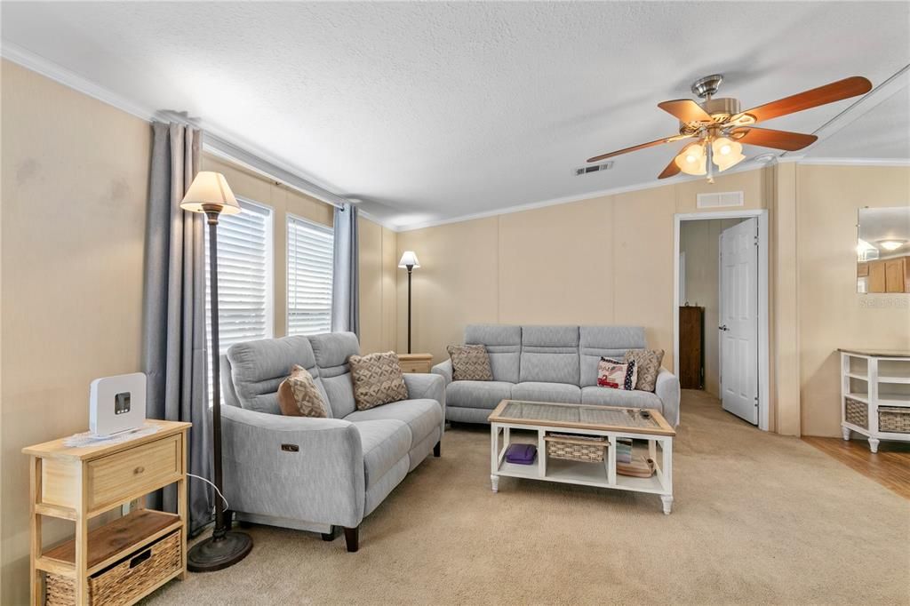 For Sale: $250,000 (4 beds, 2 baths, 1399 Square Feet)