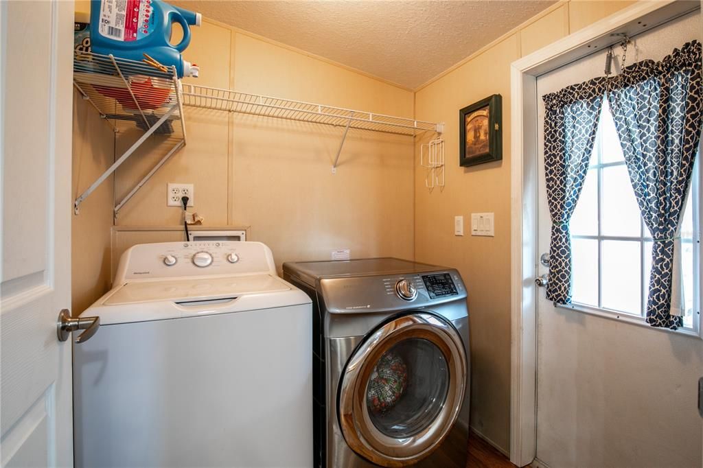 For Sale: $250,000 (4 beds, 2 baths, 1399 Square Feet)