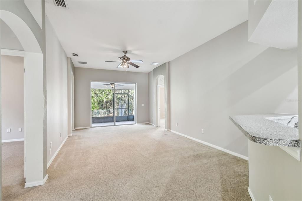 В аренду: $2,200 (4 спален, 2 ванн, 2081 Квадратных фут)