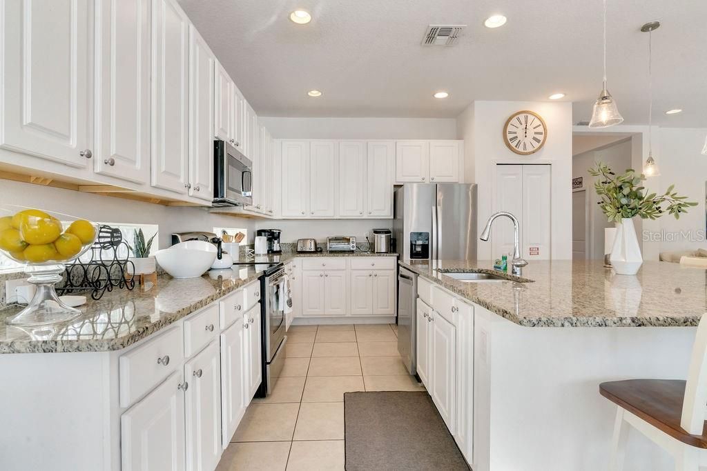 待售: $669,900 (6 贝兹, 6 浴室, 3451 平方英尺)