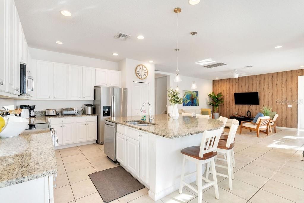 待售: $669,900 (6 贝兹, 6 浴室, 3451 平方英尺)