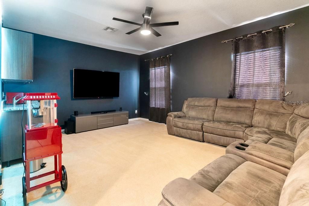 待售: $669,900 (6 贝兹, 6 浴室, 3451 平方英尺)