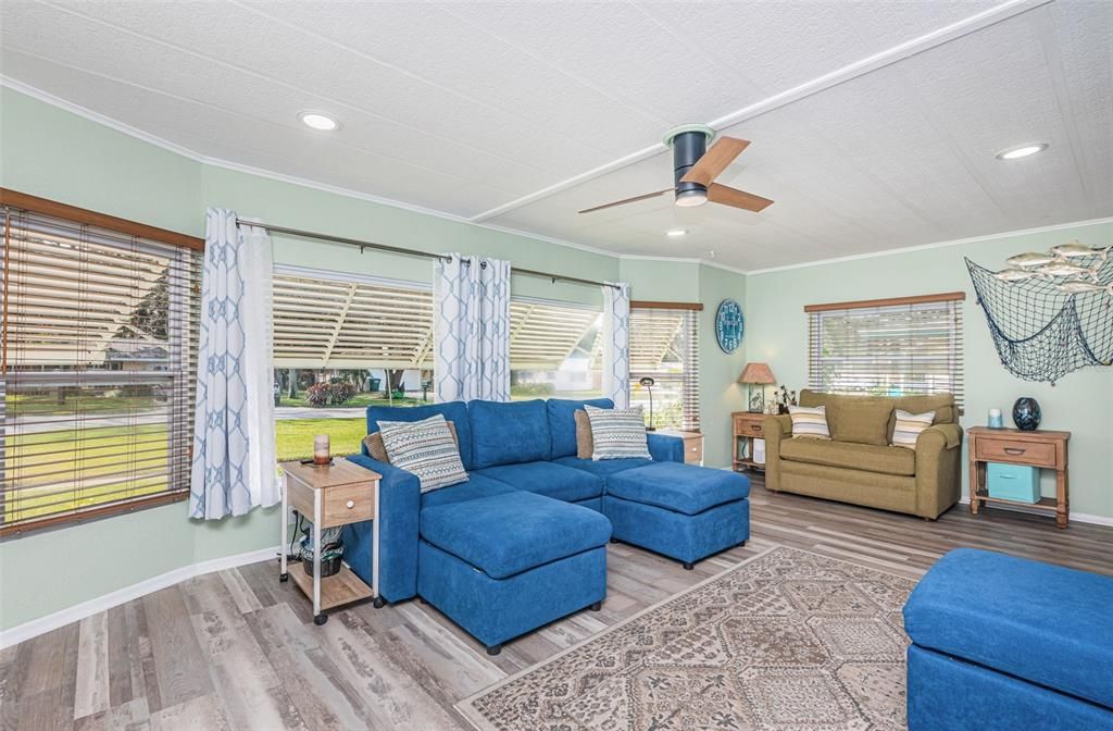 Active With Contract: $192,000 (2 beds, 2 baths, 1096 Square Feet)