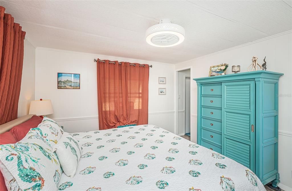 Active With Contract: $192,000 (2 beds, 2 baths, 1096 Square Feet)