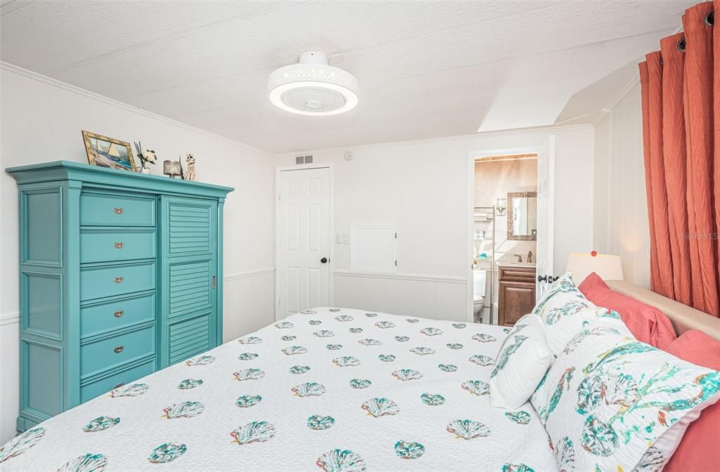 Active With Contract: $192,000 (2 beds, 2 baths, 1096 Square Feet)