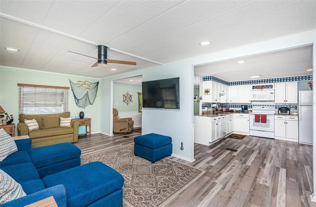 Active With Contract: $192,000 (2 beds, 2 baths, 1096 Square Feet)