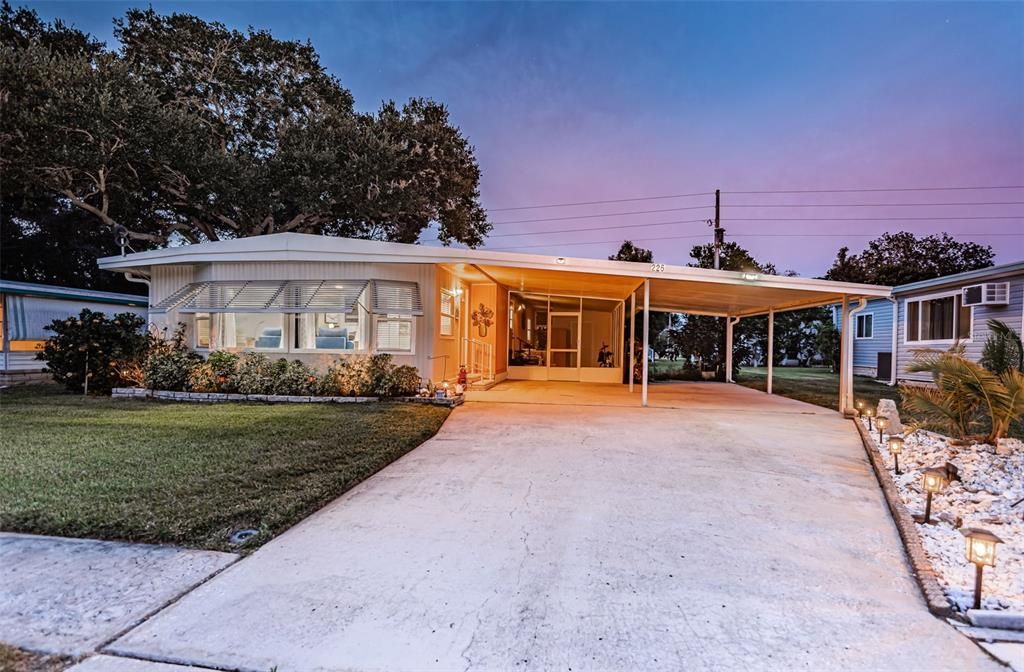 Active With Contract: $192,000 (2 beds, 2 baths, 1096 Square Feet)