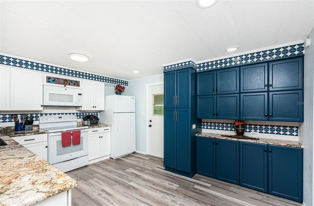 Active With Contract: $192,000 (2 beds, 2 baths, 1096 Square Feet)