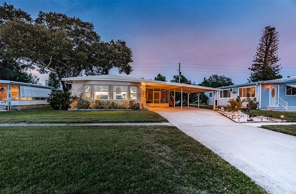 Active With Contract: $192,000 (2 beds, 2 baths, 1096 Square Feet)