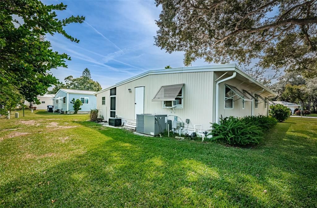 Active With Contract: $192,000 (2 beds, 2 baths, 1096 Square Feet)