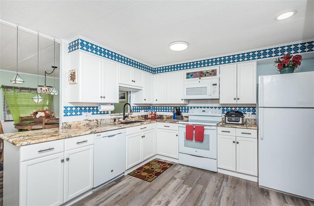 Active With Contract: $192,000 (2 beds, 2 baths, 1096 Square Feet)