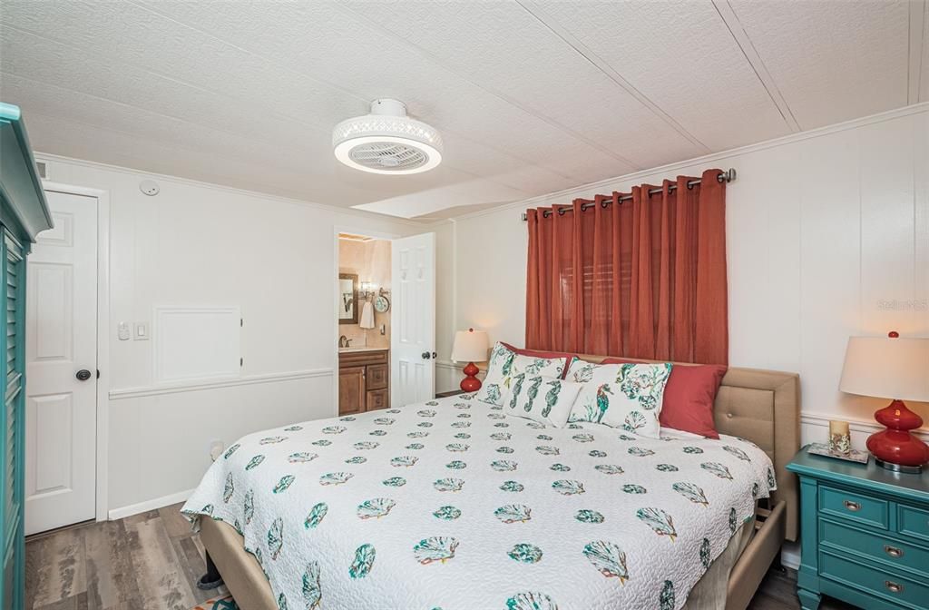 Active With Contract: $192,000 (2 beds, 2 baths, 1096 Square Feet)