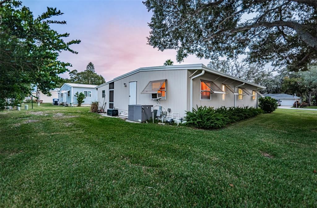 Active With Contract: $192,000 (2 beds, 2 baths, 1096 Square Feet)