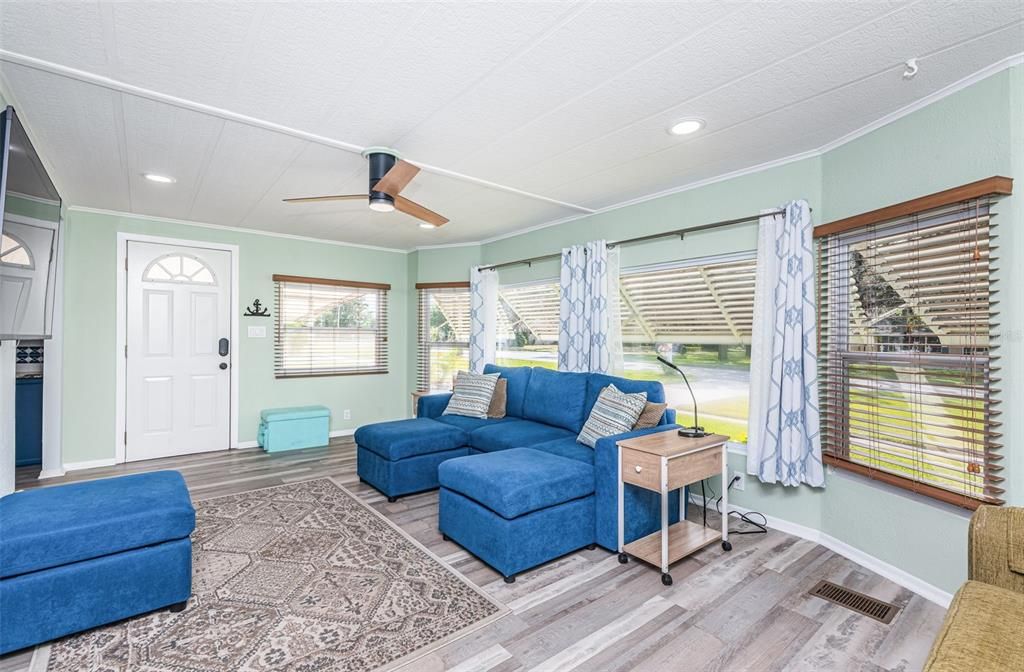 Active With Contract: $192,000 (2 beds, 2 baths, 1096 Square Feet)