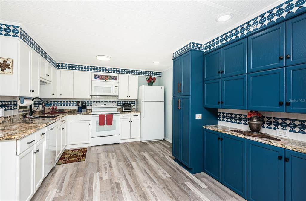 Active With Contract: $192,000 (2 beds, 2 baths, 1096 Square Feet)