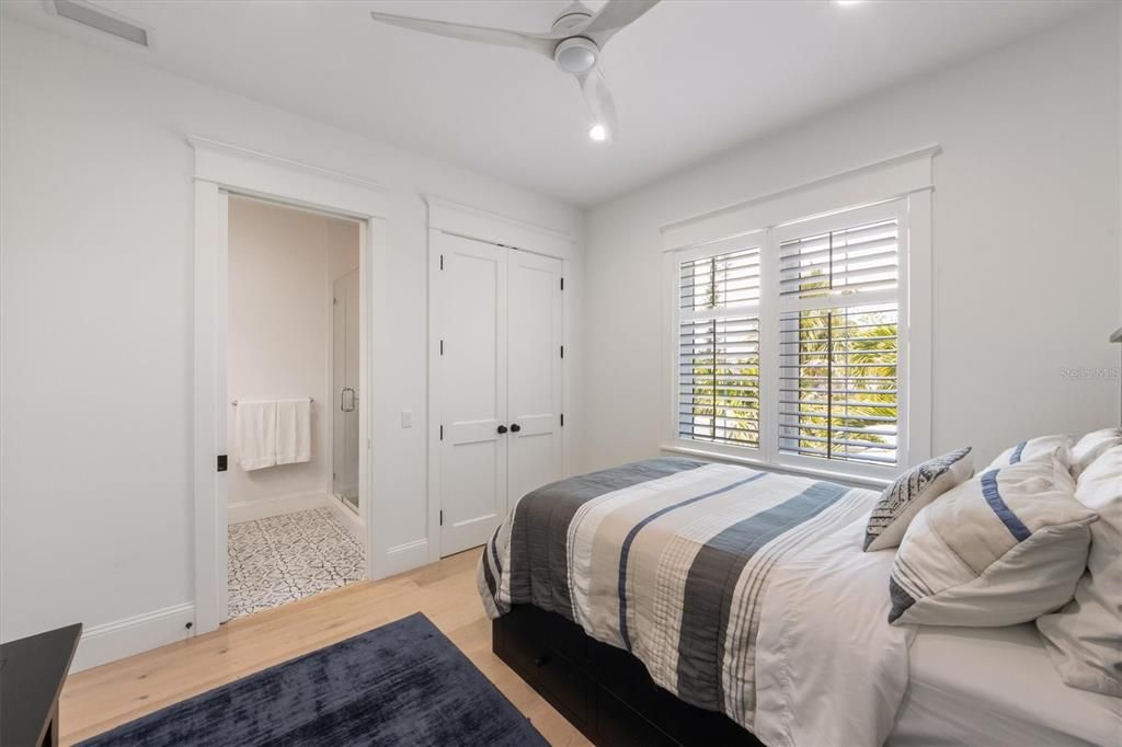 For Sale: $5,995,000 (5 beds, 5 baths, 3400 Square Feet)