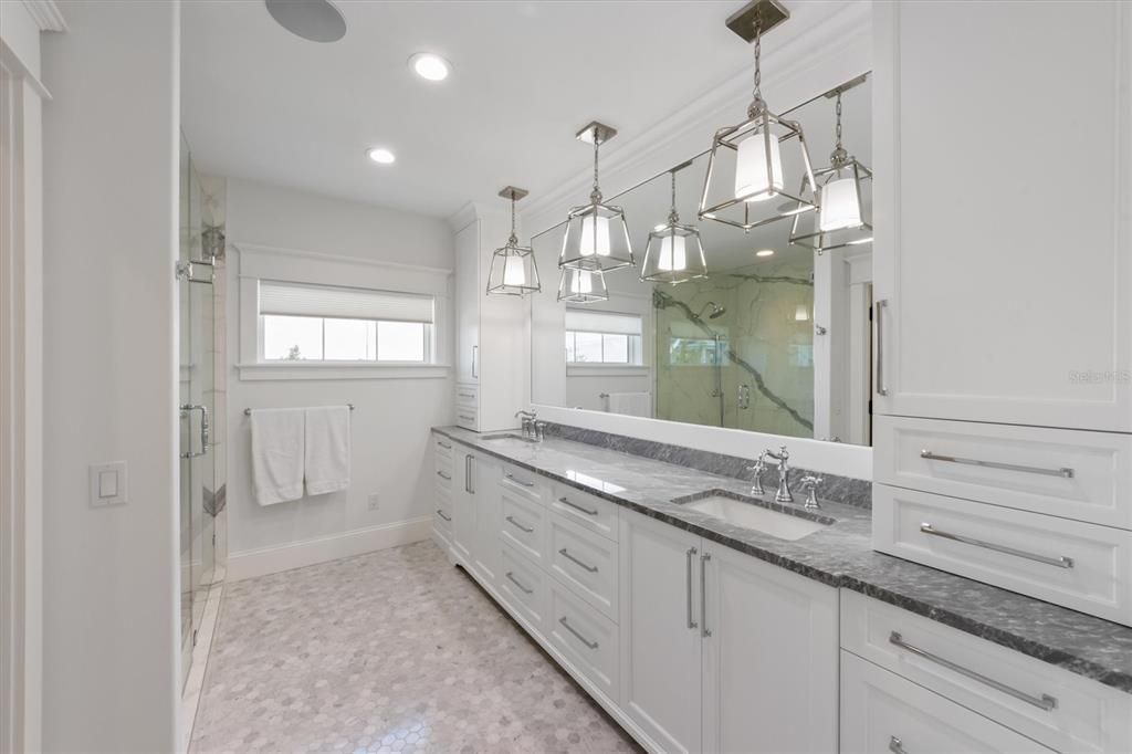 For Sale: $5,995,000 (5 beds, 5 baths, 3400 Square Feet)