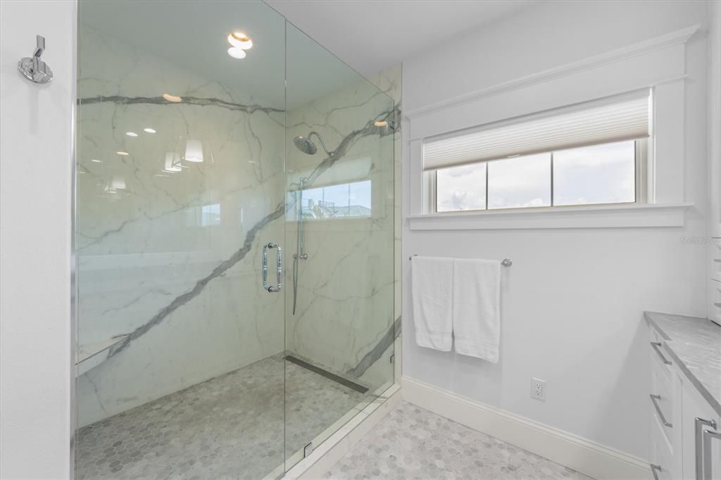 For Sale: $5,995,000 (5 beds, 5 baths, 3400 Square Feet)