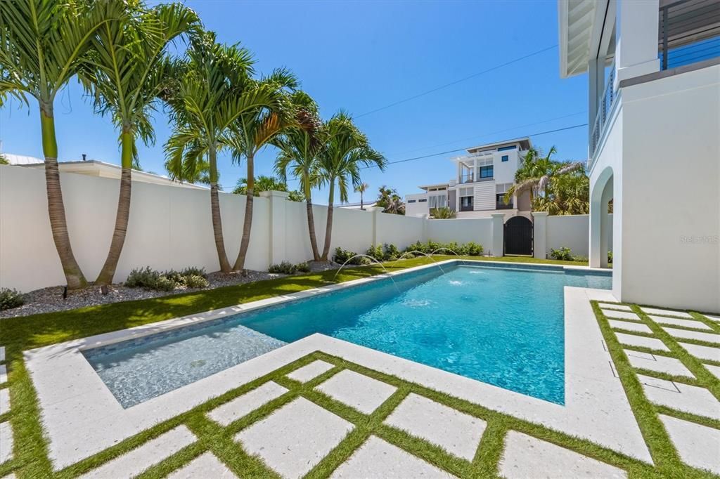 For Sale: $5,995,000 (5 beds, 5 baths, 3400 Square Feet)