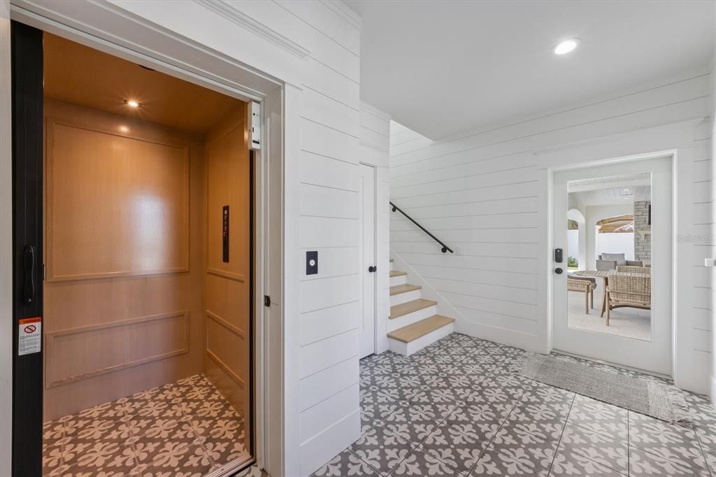 For Sale: $5,995,000 (5 beds, 5 baths, 3400 Square Feet)