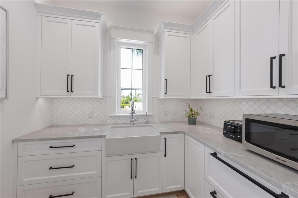 For Sale: $5,995,000 (5 beds, 5 baths, 3400 Square Feet)