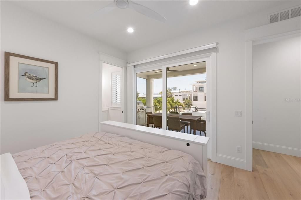 For Sale: $5,995,000 (5 beds, 5 baths, 3400 Square Feet)