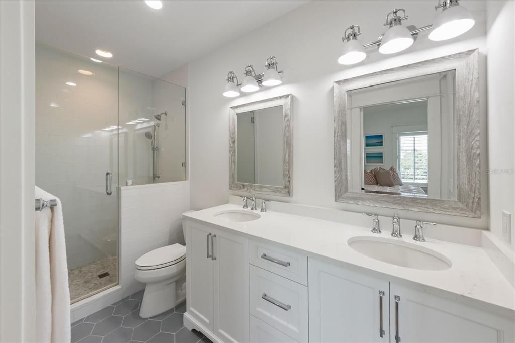 For Sale: $5,995,000 (5 beds, 5 baths, 3400 Square Feet)