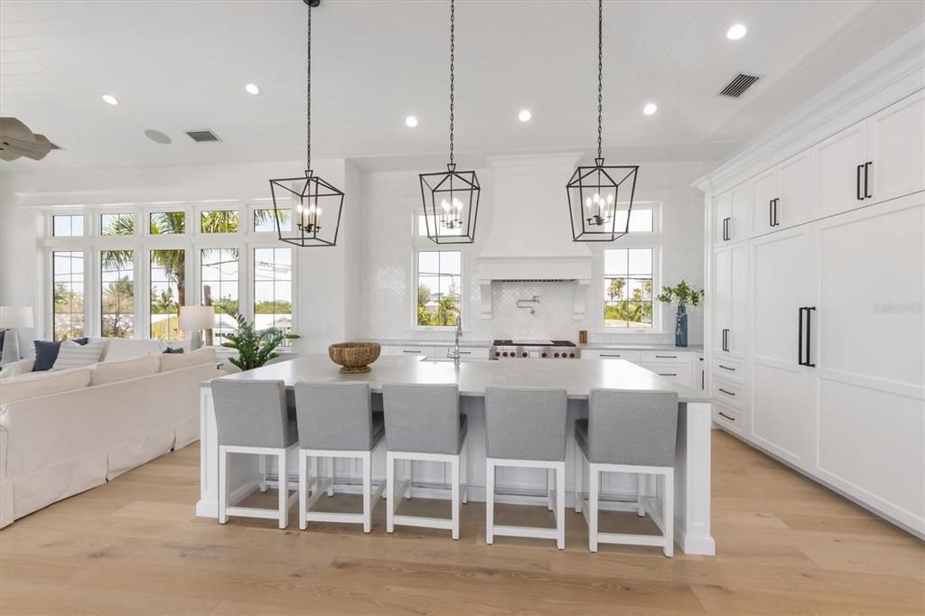 For Sale: $5,995,000 (5 beds, 5 baths, 3400 Square Feet)