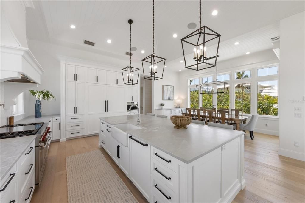 For Sale: $5,995,000 (5 beds, 5 baths, 3400 Square Feet)