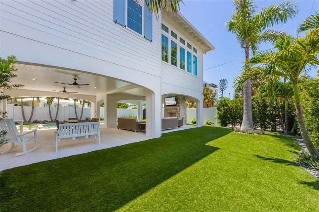 For Sale: $5,995,000 (5 beds, 5 baths, 3400 Square Feet)