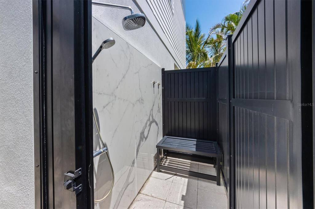 For Sale: $5,995,000 (5 beds, 5 baths, 3400 Square Feet)