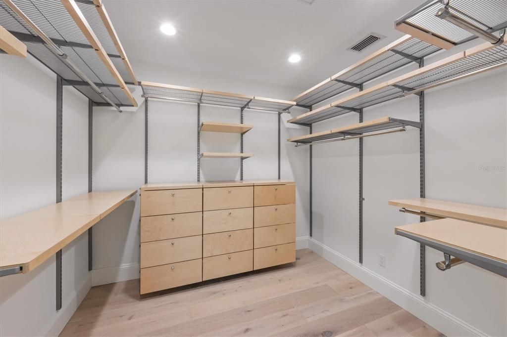 For Sale: $5,995,000 (5 beds, 5 baths, 3400 Square Feet)