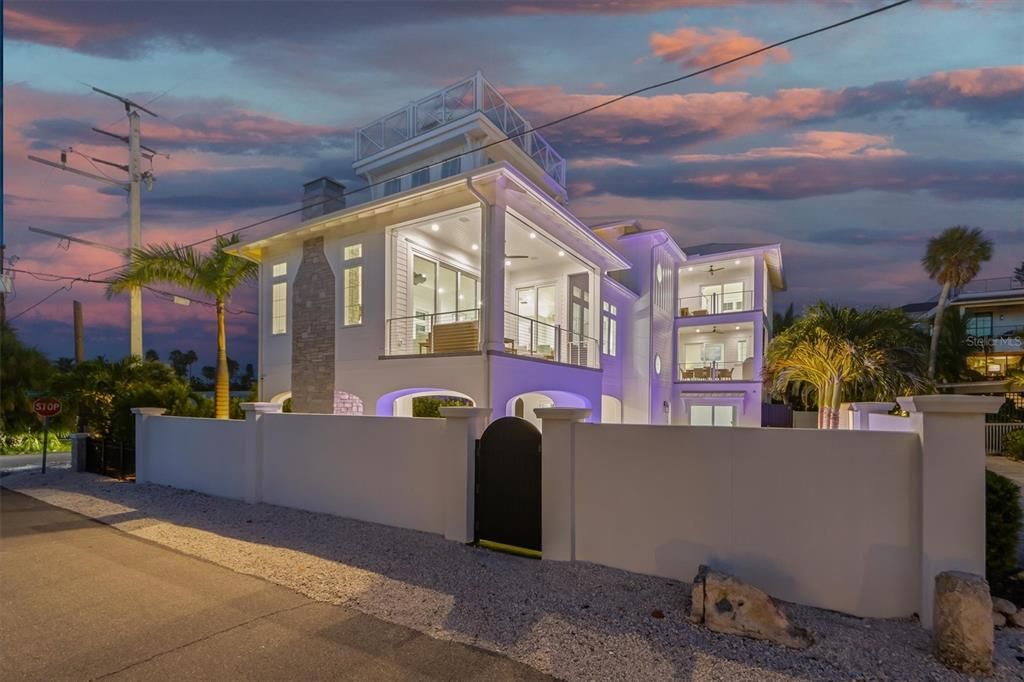 For Sale: $5,995,000 (5 beds, 5 baths, 3400 Square Feet)