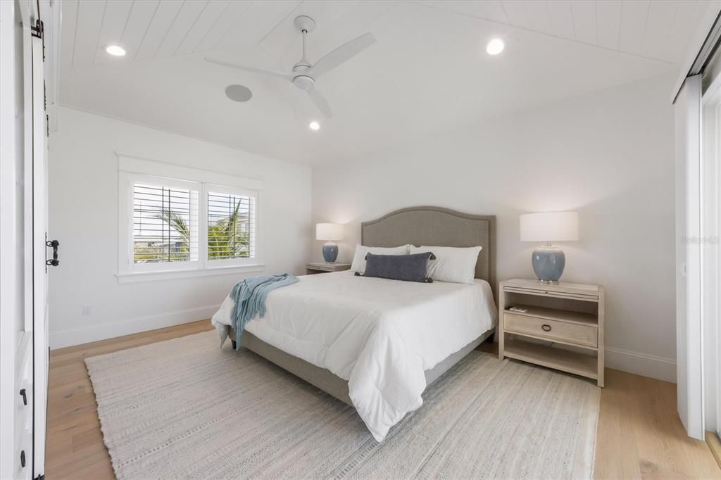 For Sale: $5,995,000 (5 beds, 5 baths, 3400 Square Feet)