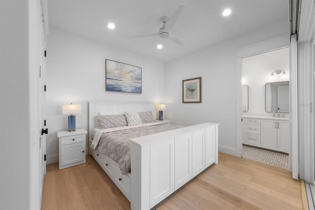 For Sale: $5,995,000 (5 beds, 5 baths, 3400 Square Feet)